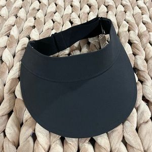 NWOT lululemon visor, black. One size
